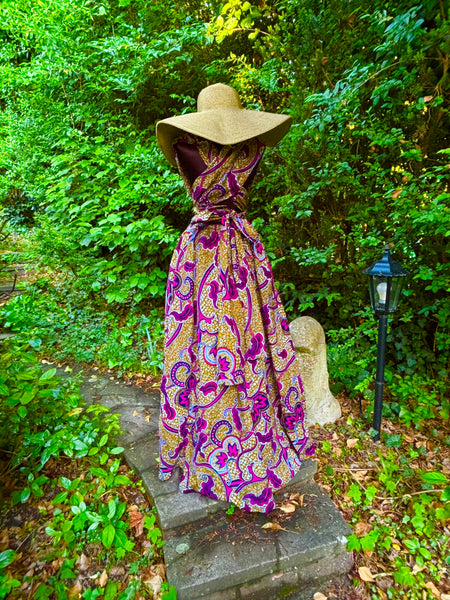 Infinity free size in a bold floral pattern.