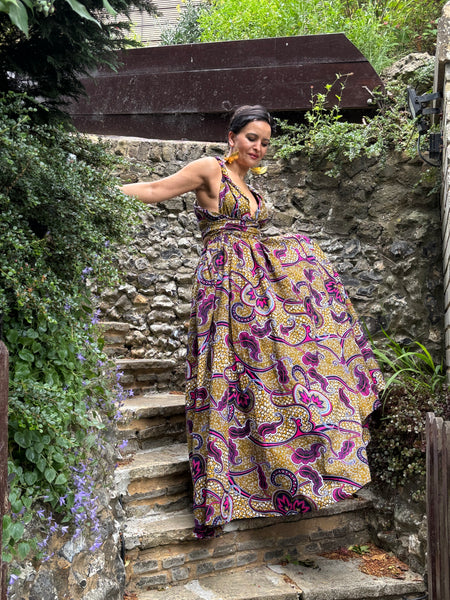 Infinity free size in a bold floral pattern.