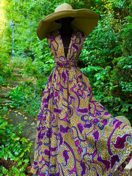 Infinity free size in a bold floral pattern.