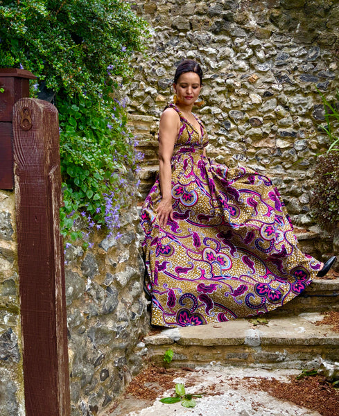 Infinity free size in a bold floral pattern.