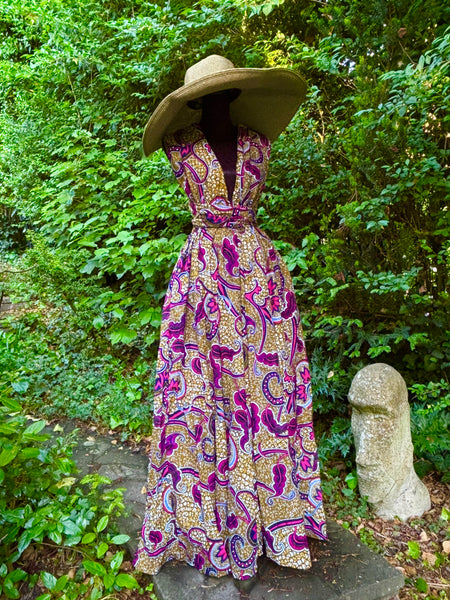 Infinity free size in a bold floral pattern.