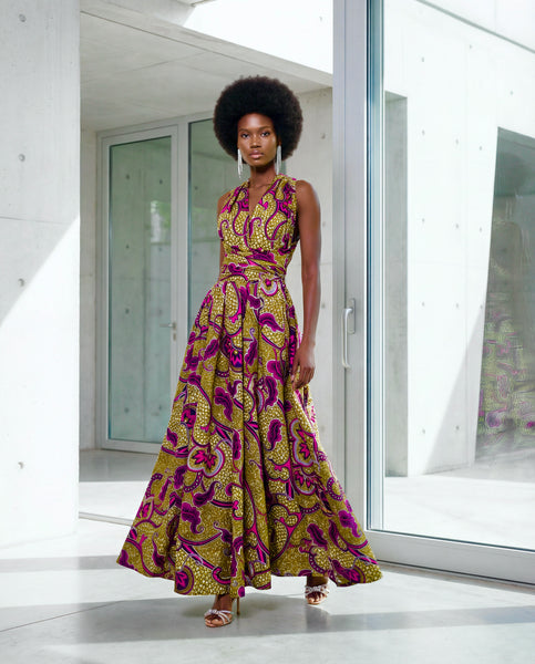Infinity free size in a bold floral pattern.