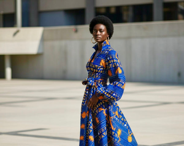 Zanda dress with statement sleeves in blue.