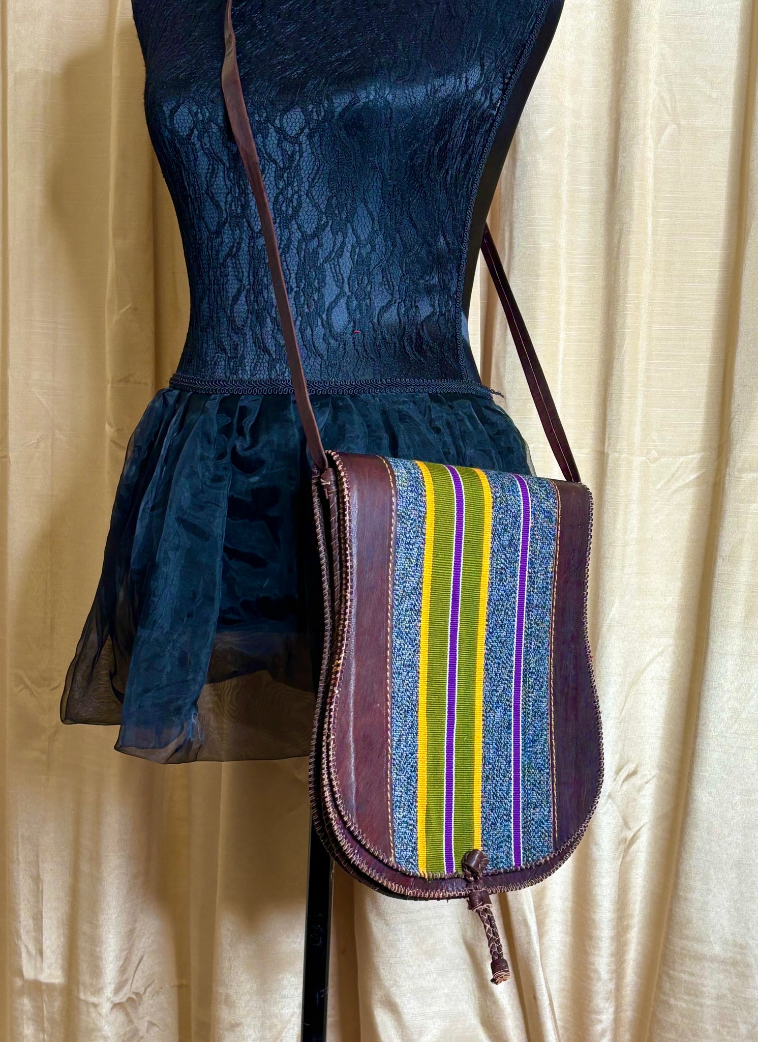 Authentic Ghanaian Leather bag with handwoven fugu fabric