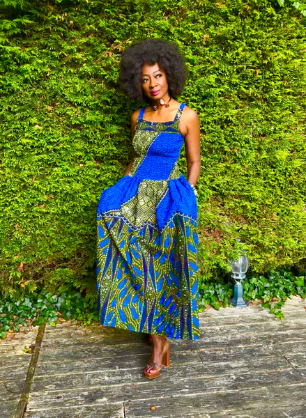 Ladi smocked midaxi dress in blue.