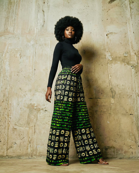 Tila unisex Wide leg pants in a geometric print.